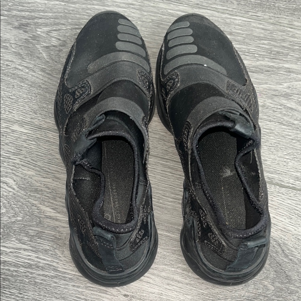 Men's Black Athletic Shoes